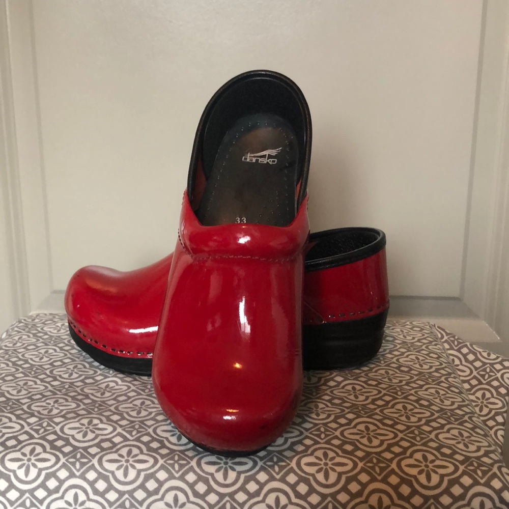 Red dansko clog